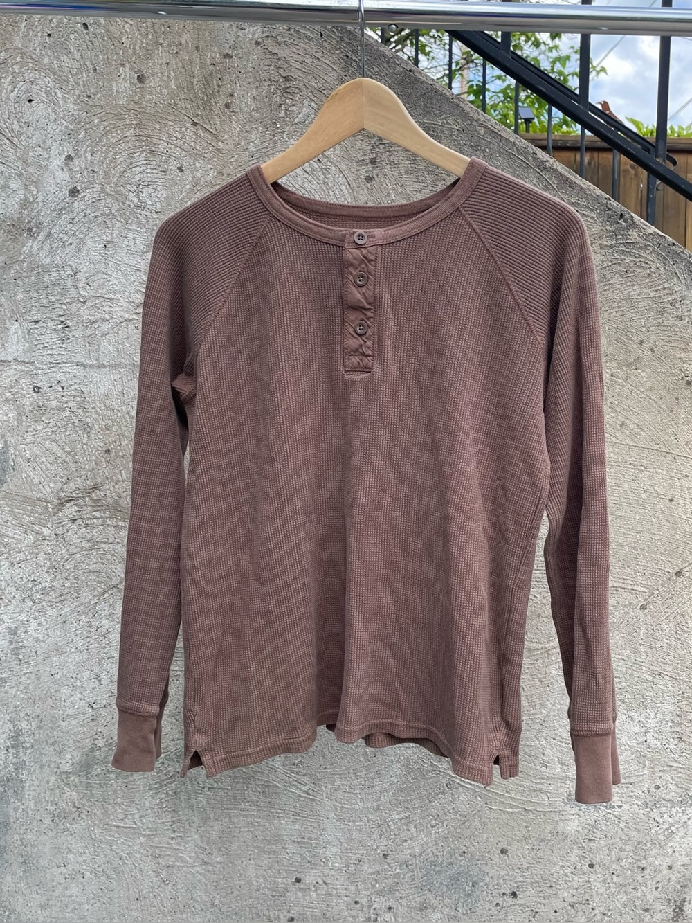 Brown Gap waffle knit long sleeved henley shirt size women’s xs/small
